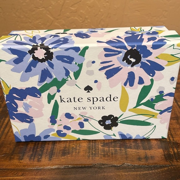 NWT Kate Spade Madison Cream Leather Floral Cutout Cardholder Wallet MSRP $159 - Picture 7 of 7